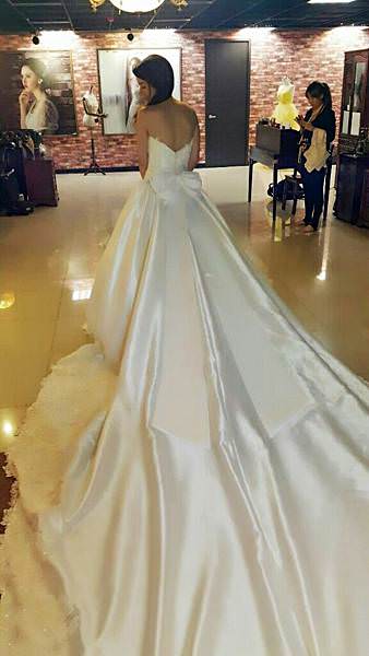 ｜喜喜｜推薦【Miele Bella Wedding 蜜愛拉義式手工婚紗 禮服】~挑禮服篇