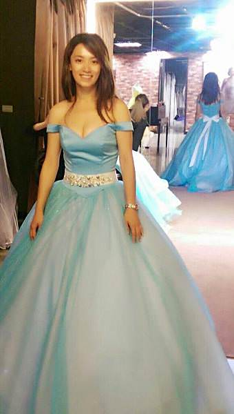 ｜喜喜｜推薦【Miele Bella Wedding 蜜愛拉義式手工婚紗 禮服】~挑禮服篇
