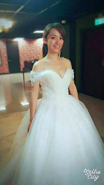 ｜喜喜｜推薦【Miele Bella Wedding 蜜愛拉義式手工婚紗 禮服】~挑禮服篇