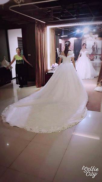 ｜喜喜｜推薦【Miele Bella Wedding 蜜愛拉義式手工婚紗 禮服】~挑禮服篇