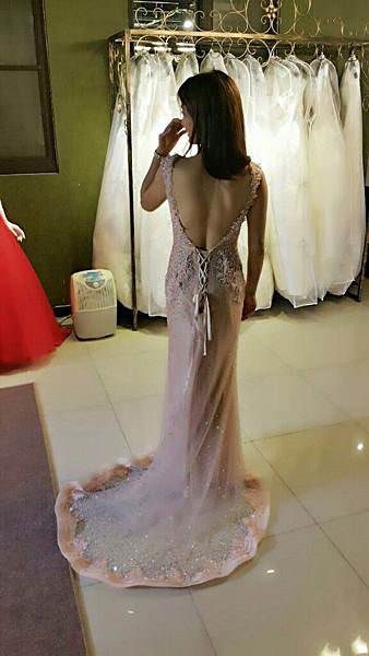 ｜喜喜｜推薦【Miele Bella Wedding 蜜愛拉義式手工婚紗 禮服】~挑禮服篇