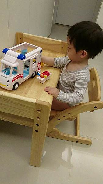｜高質感高CP值｜Buono小小畢卡索幼兒書桌椅組