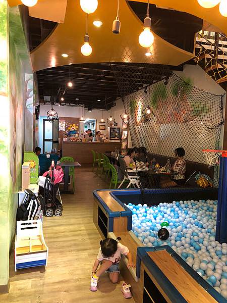 擁有採光極佳玻璃砂坑|台北天母Hello Jazz親子餐廳(已歇業)