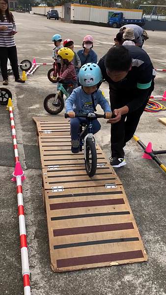 放電好幫手｜邦邦教練滑步車課程