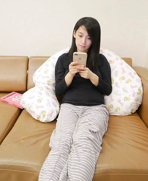 孕期必買之物｜支撐力十足的Hugsie孕婦枕-飛媽三個月亮枕中的最愛