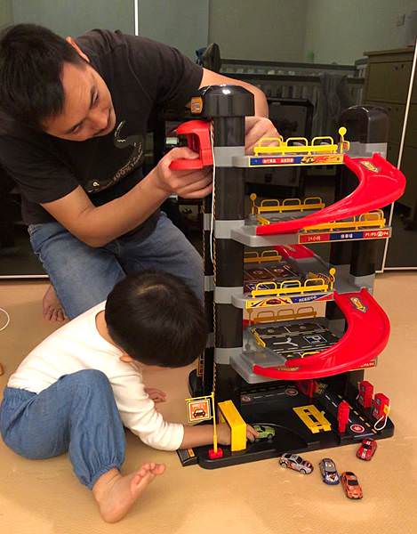 男寶最愛｜台灣好車隊-工程車隊、救援車隊、城市立體停車塔