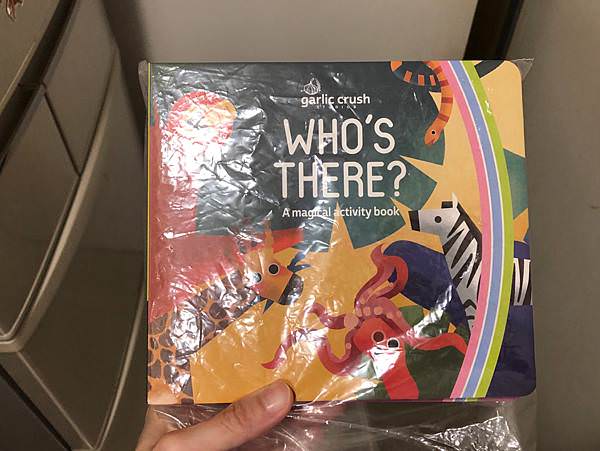 繪本分享｜Garlic Crush Studios 妙蒜工作室 《Who’s Here?》與《Who’s There?》