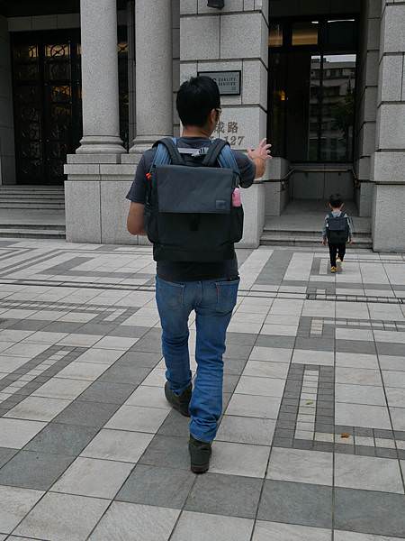 時尚親子包推薦|LASSIG漫步太空旅行後背親子包