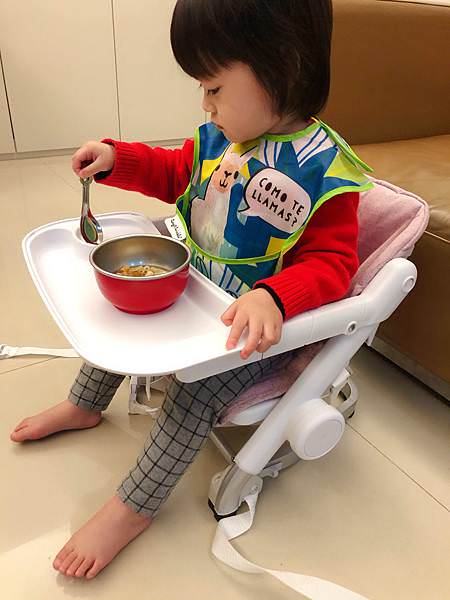 多功能攜帶式兒童餐椅推薦｜英國【unilove】Feed Me攜帶式寶寶餐椅