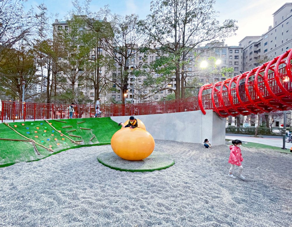 竹北公園推薦｜高鐵兒四公園 魔豆歷險遊戲場