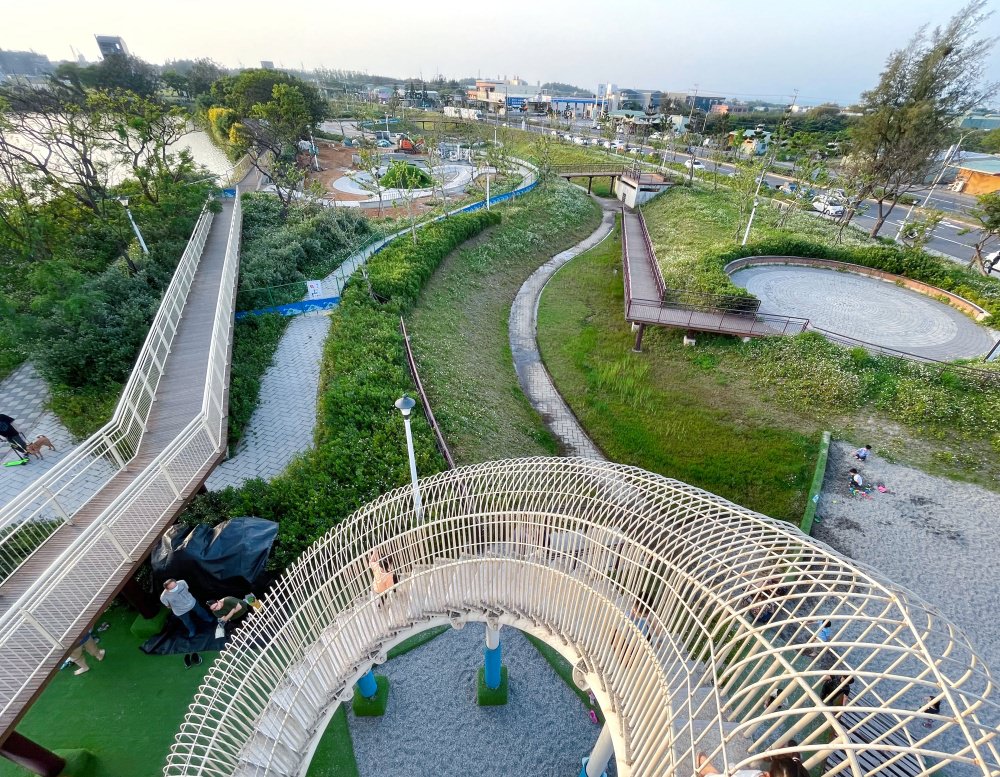 桃園特色公園｜水之丘主題公園 草魚遊戲場