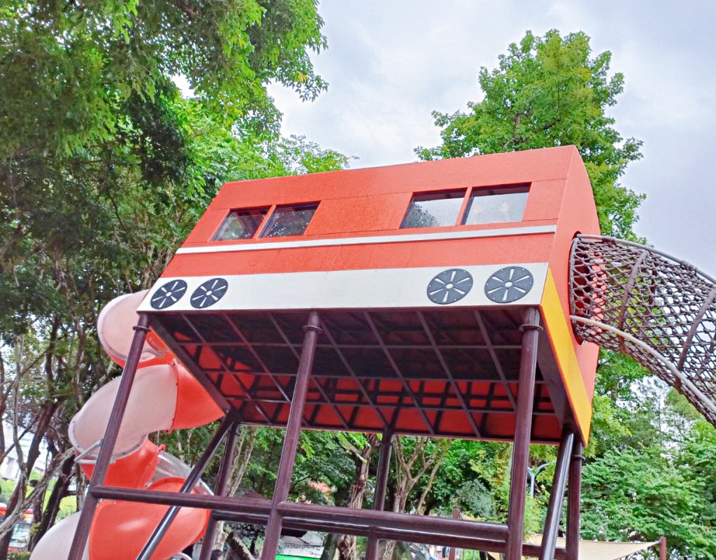飛天火車主題公園｜南興公園特色遊戲場