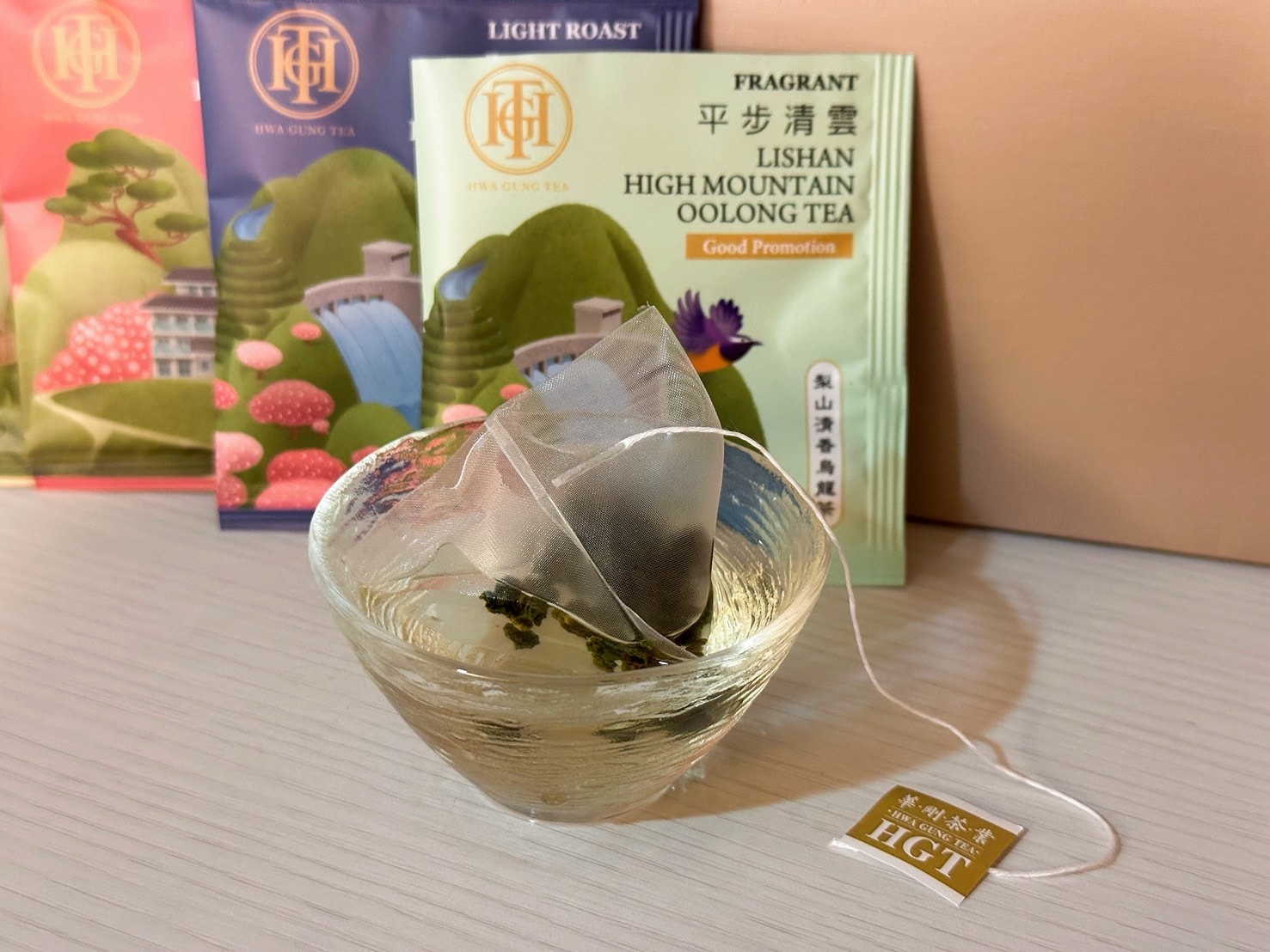 2026 過年送禮首選｜芳茲滴雞精 × 華剛茶業「金萃御品禮盒」開箱：好喝無腥味的溫暖祝福