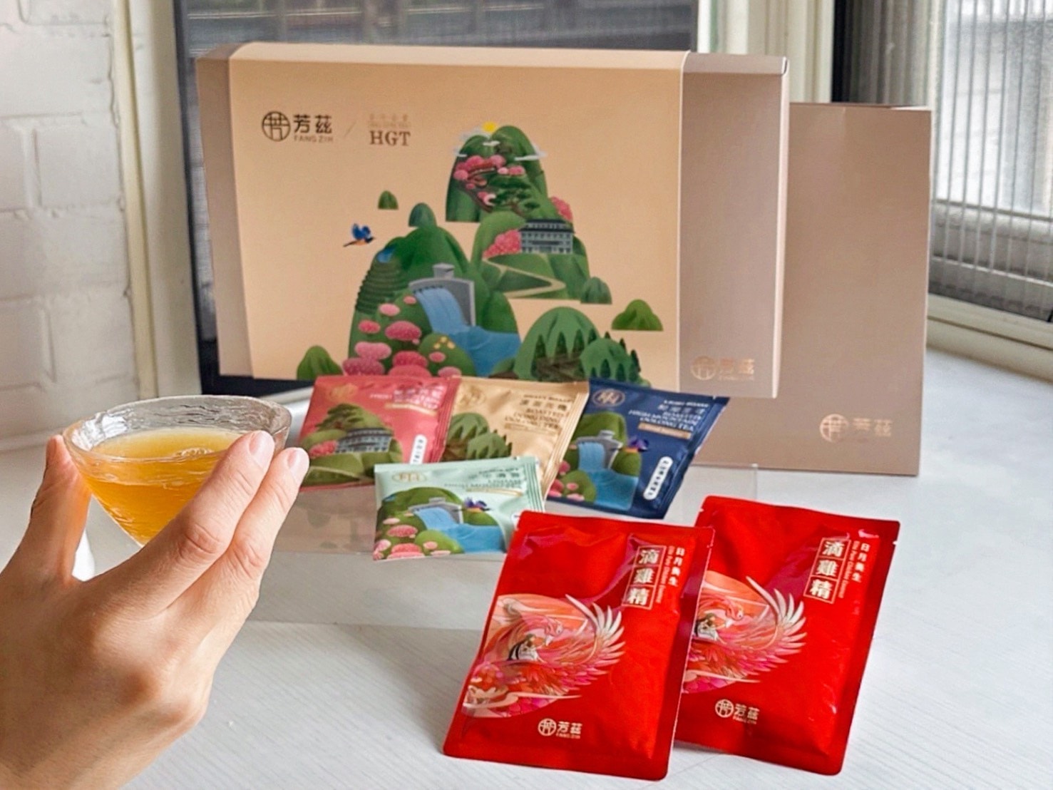2026 過年送禮首選｜芳茲滴雞精 × 華剛茶業「金萃御品禮盒」開箱：好喝無腥味的溫暖祝福